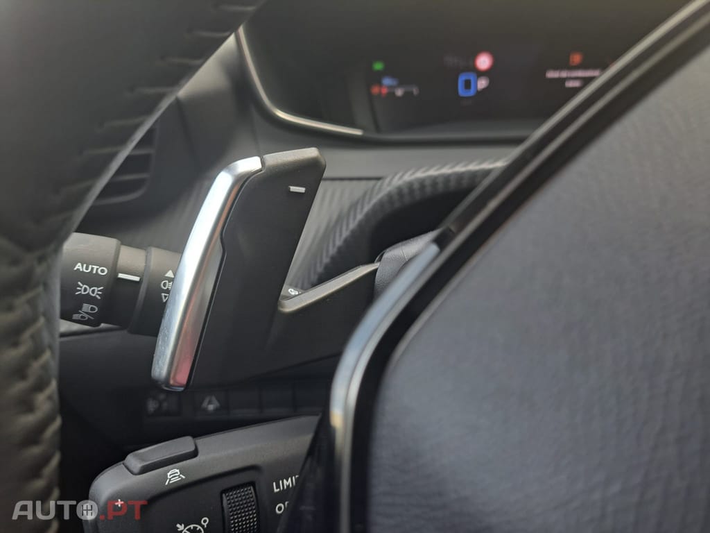 Peugeot 208 1.2 Hybrid Allure e-DCS6