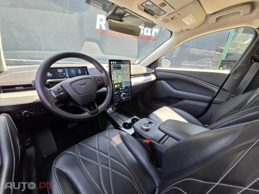Ford Mustang Mach-E 75.7 kWh Base
