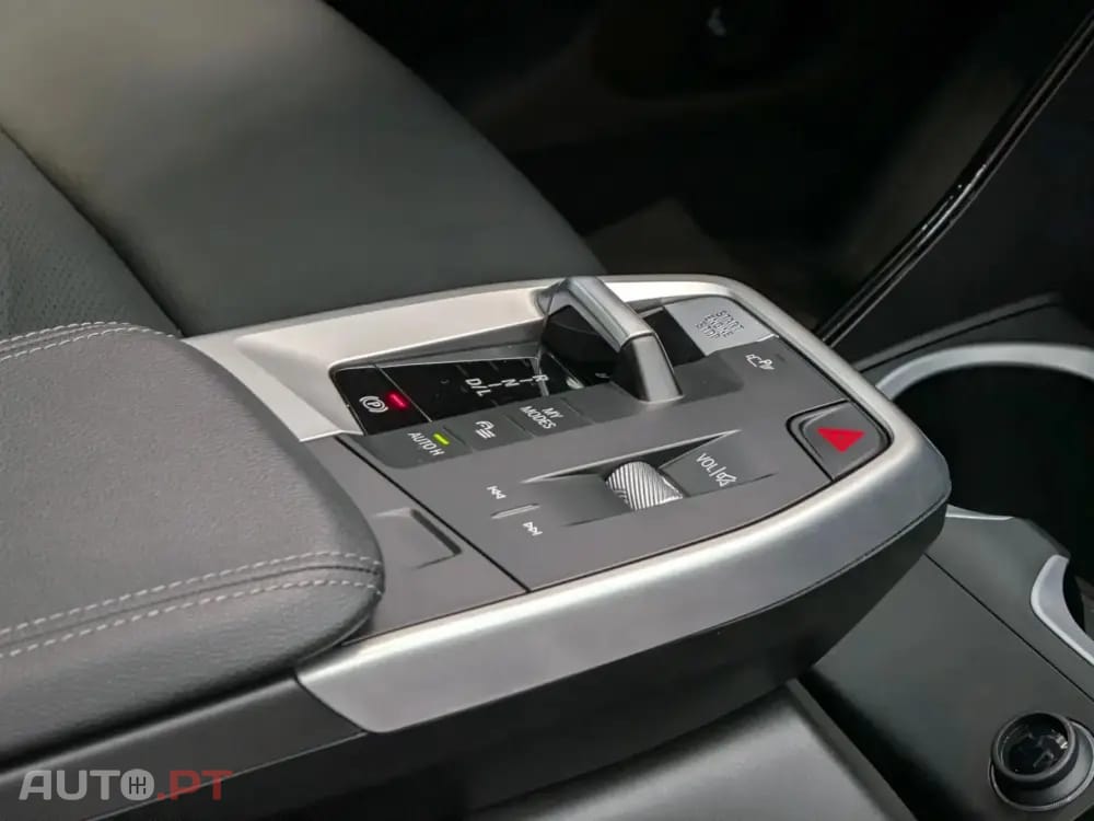 BMW X1 xDrive25e xLine — fotografia 13