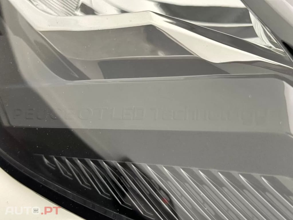 Peugeot E-2008 50 kWh Allure Pack
