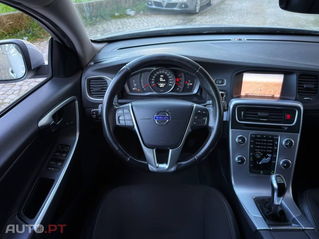 Volvo V60 2.0 D2 Momentum Drive