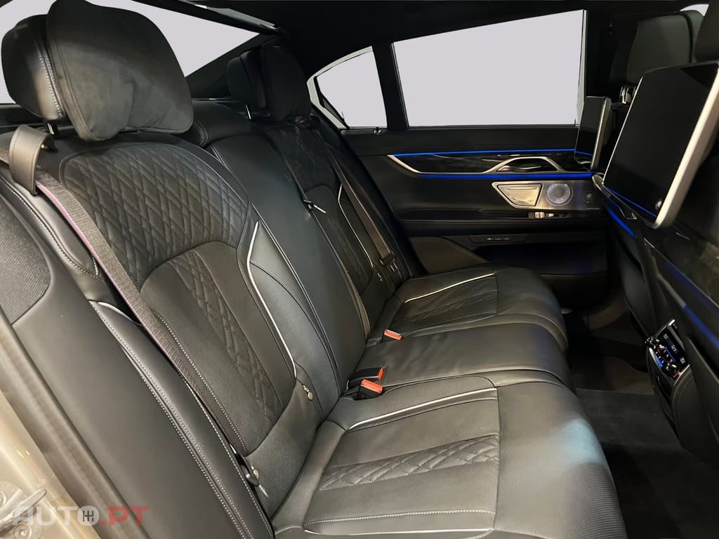 BMW 745 I.V.A DEDUTIVEL e M Sport