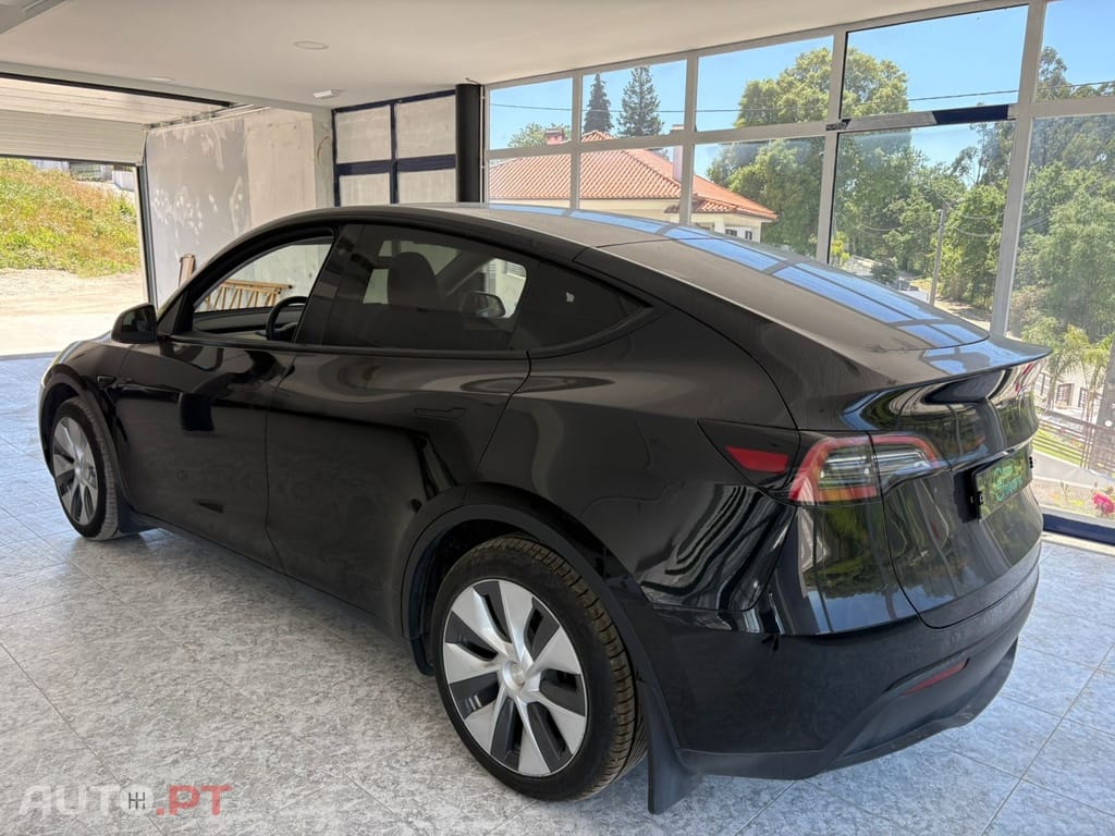 Tesla Model Y RWD