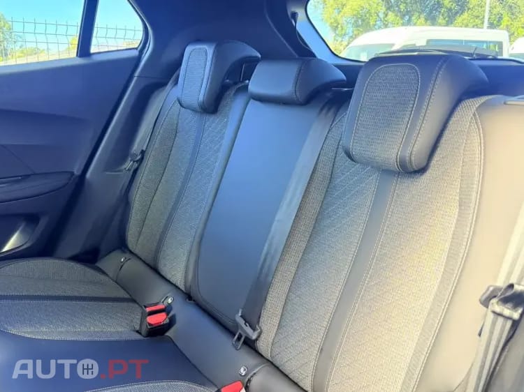 Peugeot 2008 1.2 Hybrid Allure e-DCS6