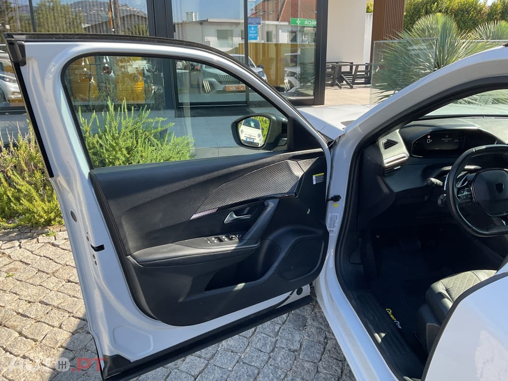 Peugeot 2008 1.2 PureTech Allure Pack