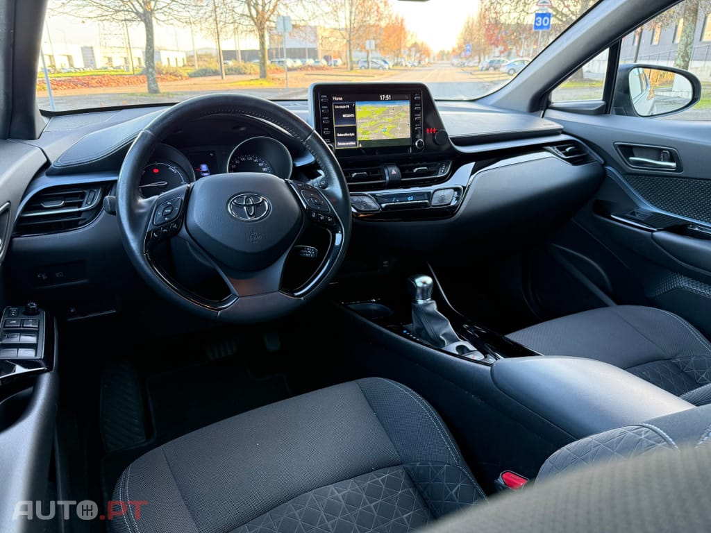 Toyota C-HR 1.8 Hybrid Square Collection