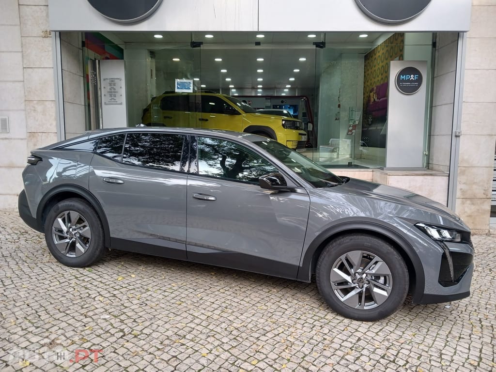 Peugeot 408 1.2 Hybrid Allure e-DCS6