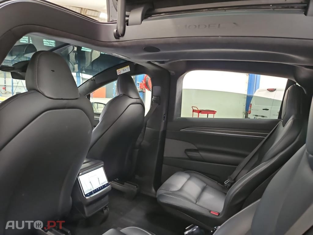 Tesla Model X 100 kWh Dual-Motor Performance Palladium Plaid