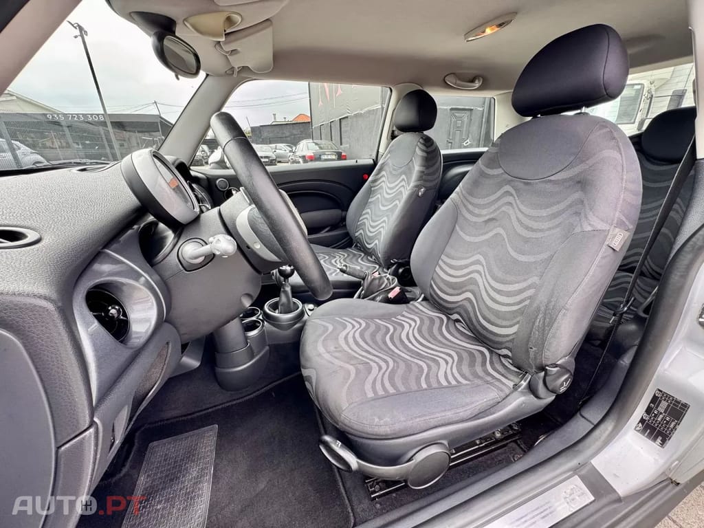 MINI Cooper One 1.4 D — fotografia 14