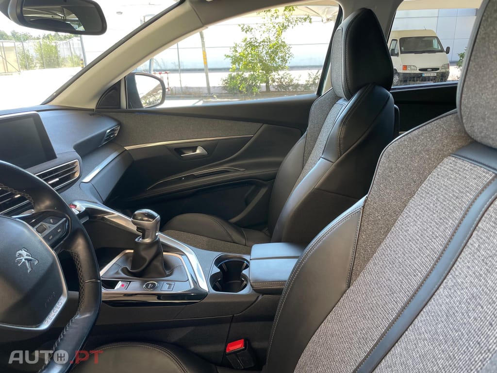 Peugeot 5008 1.5 BlueHDi Allure