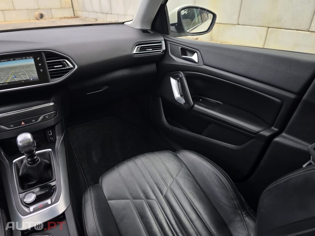 Peugeot 308 1.6 BlueHDi Allure J17