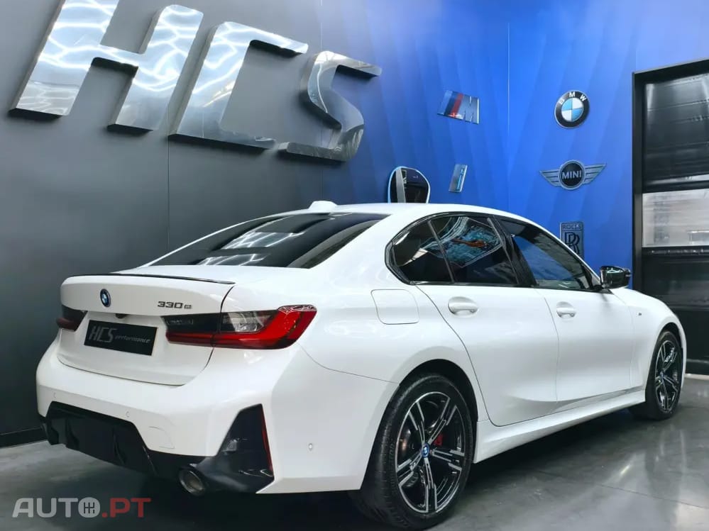 BMW 330 e Pack Desportivo M Pro Auto