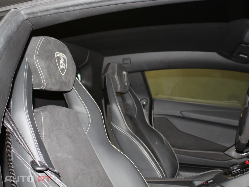 Lamborghini Aventador 6.5 V12 LP740-4 S