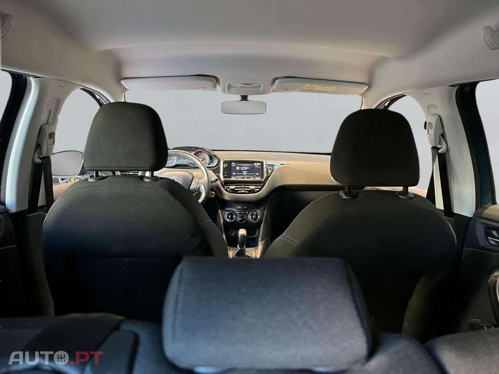 Peugeot 2008 1.2 e-VTi Style