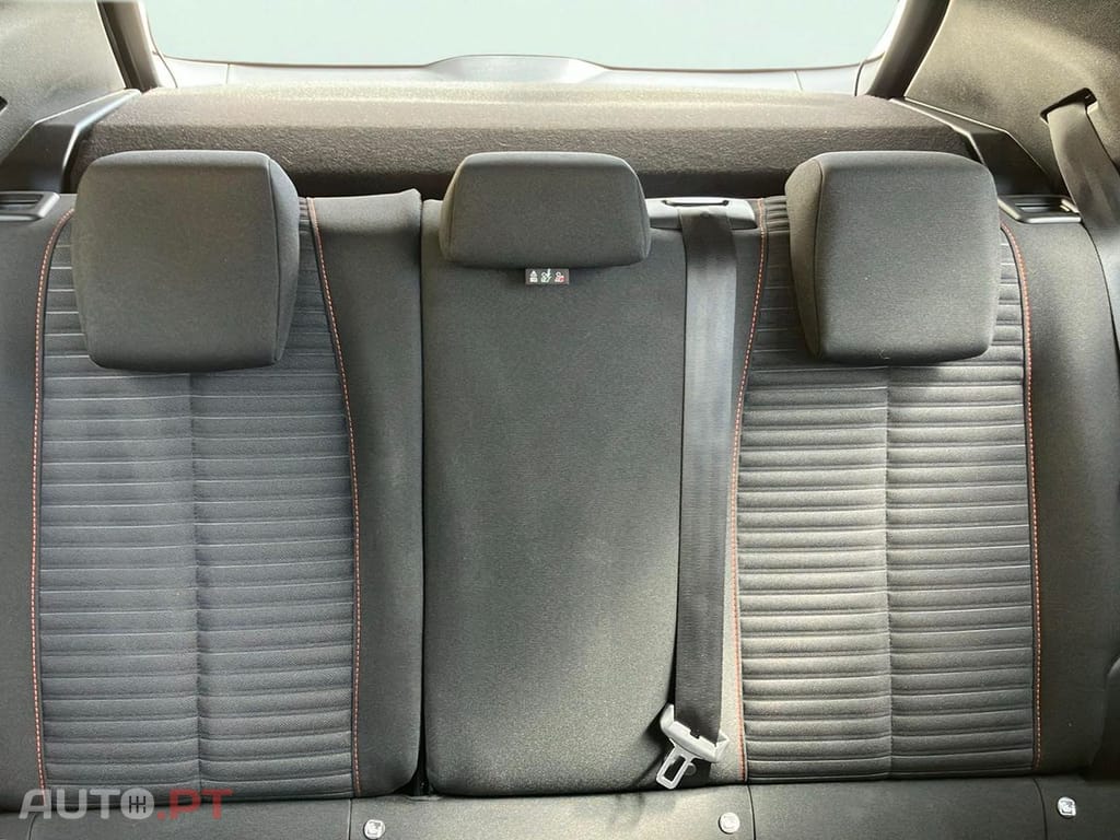 Peugeot E-2008 50 kWh Active Pack
