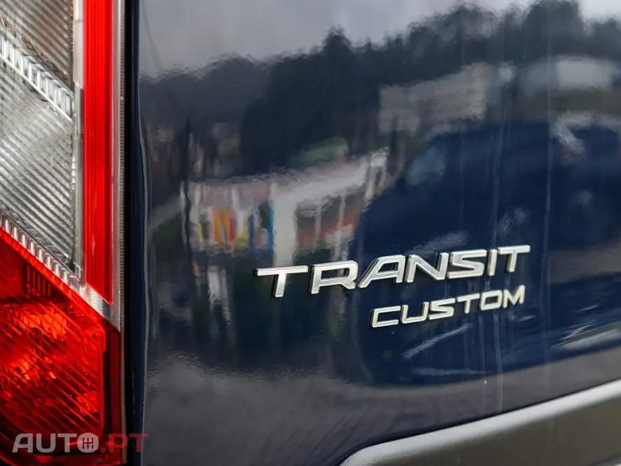 Ford Transit Custom Adaptada p/ 3 cadeiras de rodas