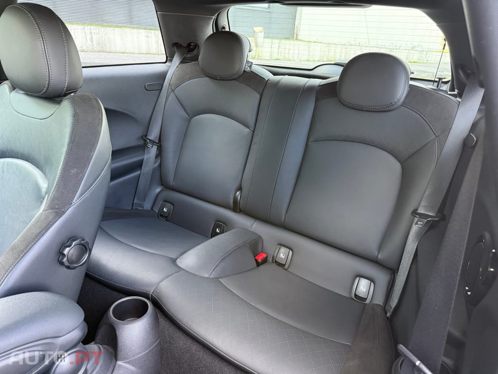 MINI Cooper Cooper SE Premium Essential