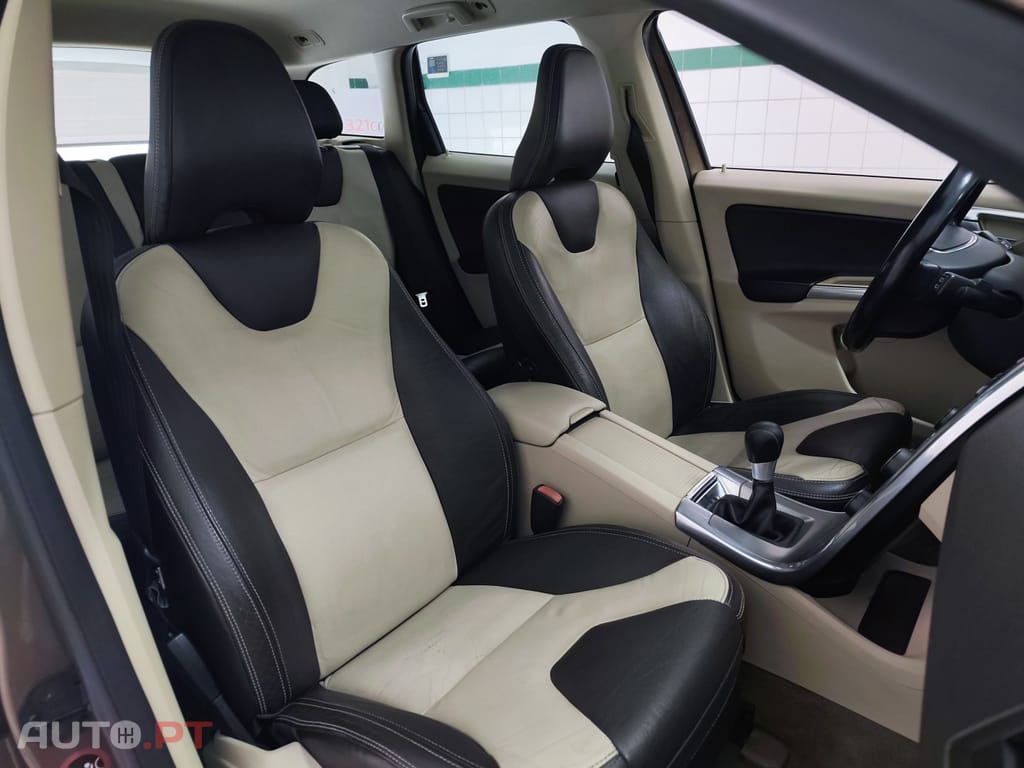 Volvo XC60 2.0 D4 DRIVe Momentum