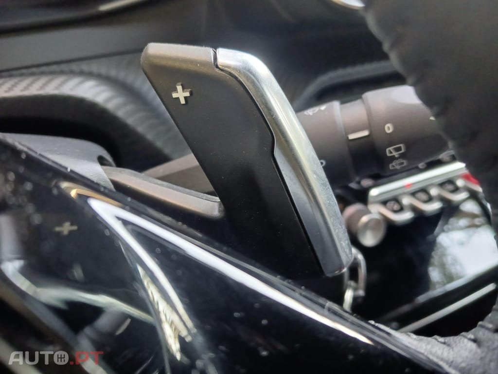 Peugeot 2008 1.2 Hybrid Allure e-DCS6