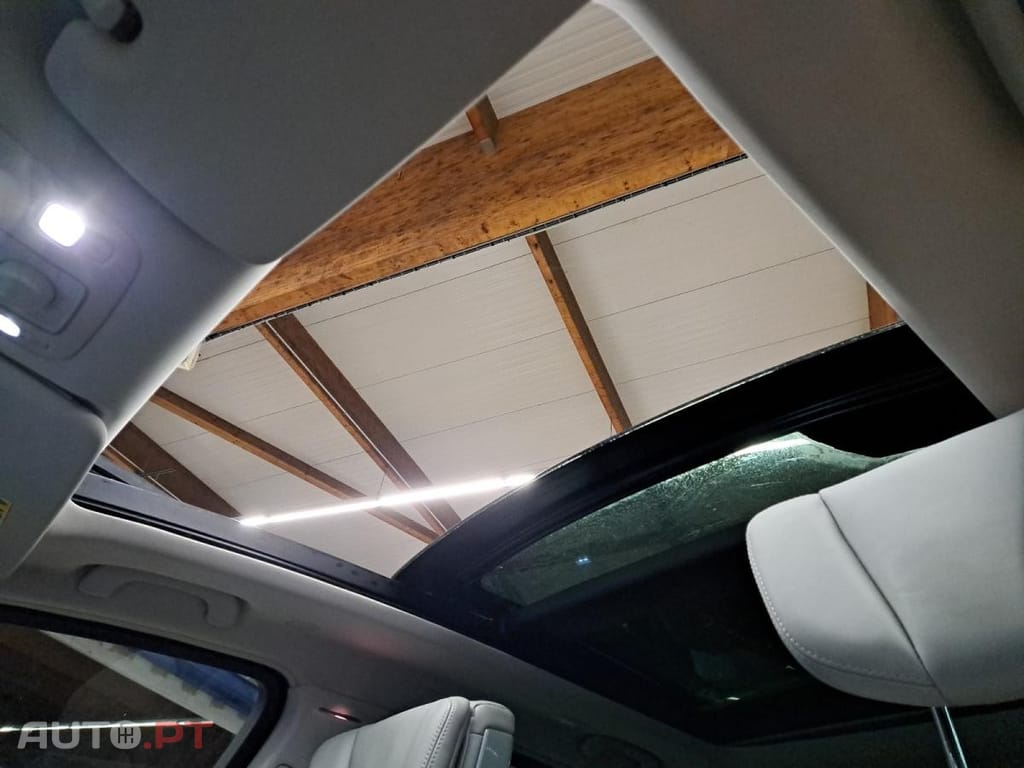 Renault Espace 2.0 dCi Initiale Paris 7L EDC