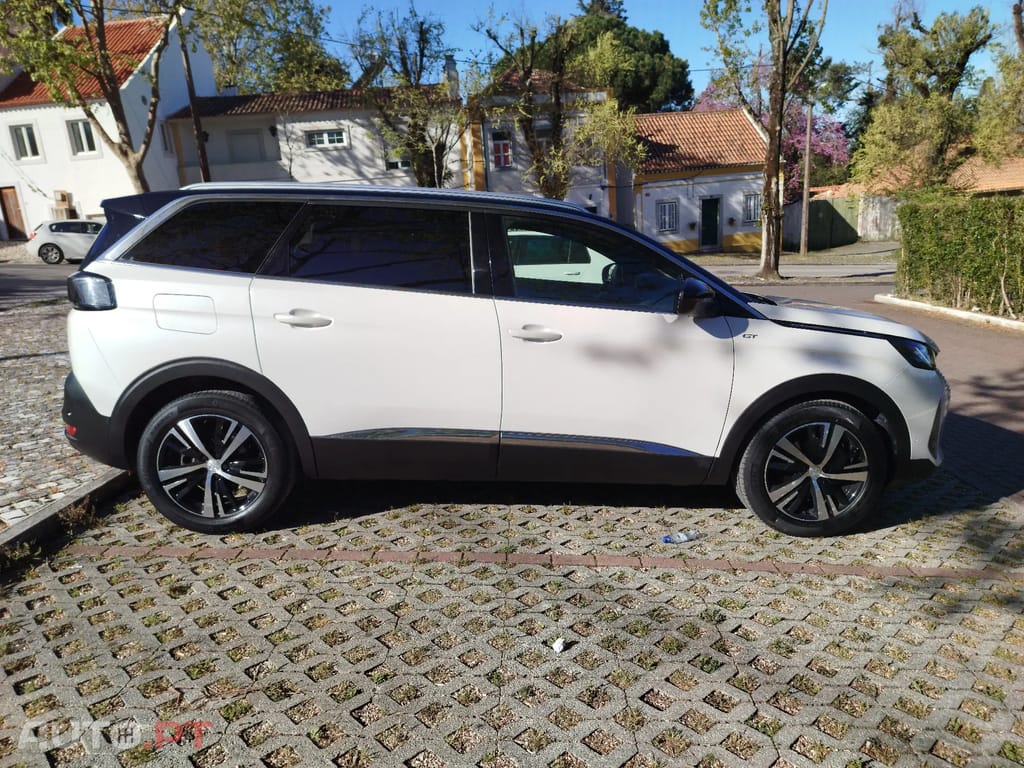 Peugeot 5008 GT HYBRID 136 CV