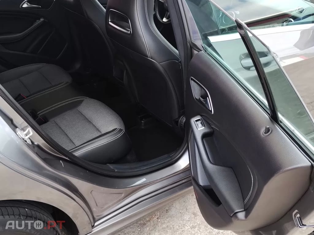 Mercedes-Benz CLA 180 d Shooting Brake