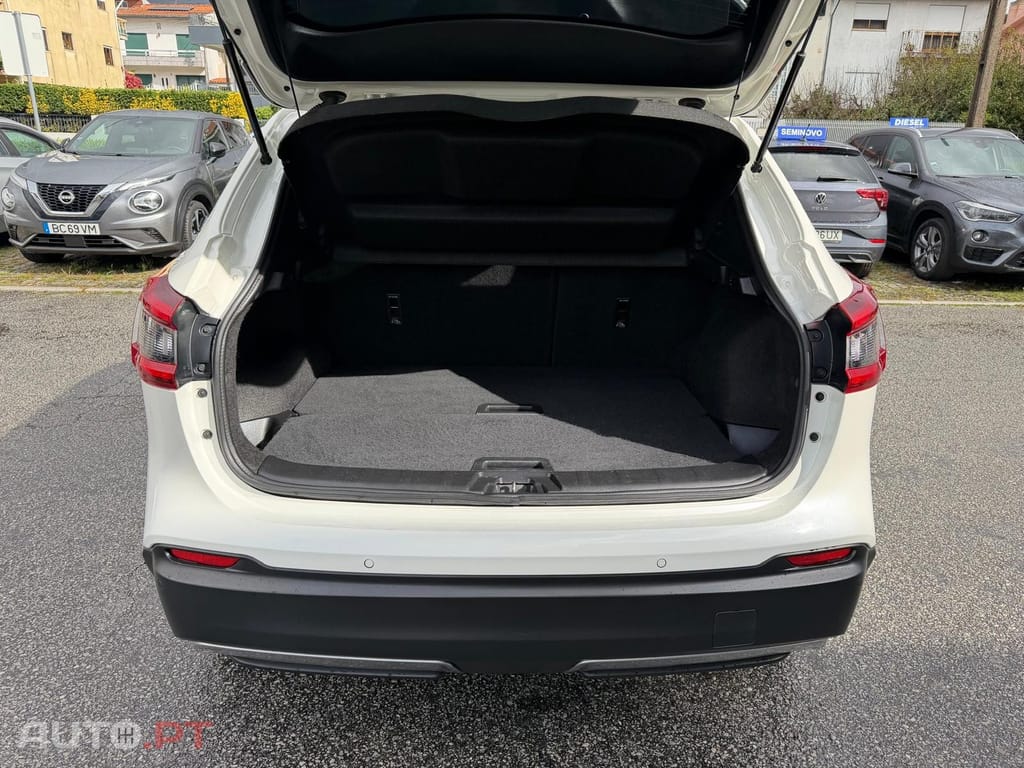 Nissan Qashqai 1.5 dCi N-Connecta J18+Led