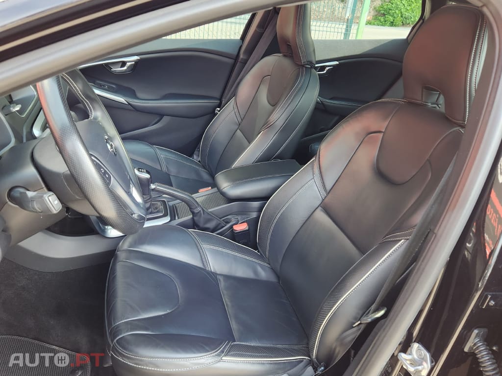 Volvo V40 2.0 D3 R-Design