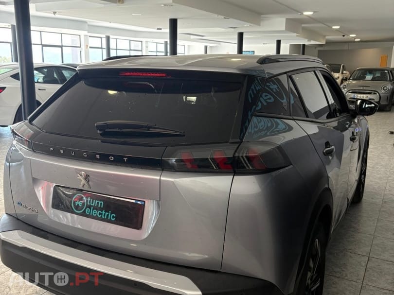 Peugeot E-2008 50 kWh Active