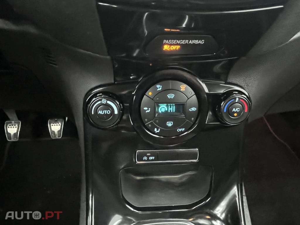 Ford Fiesta 1.0 T EcoBoost STLine Black&RED