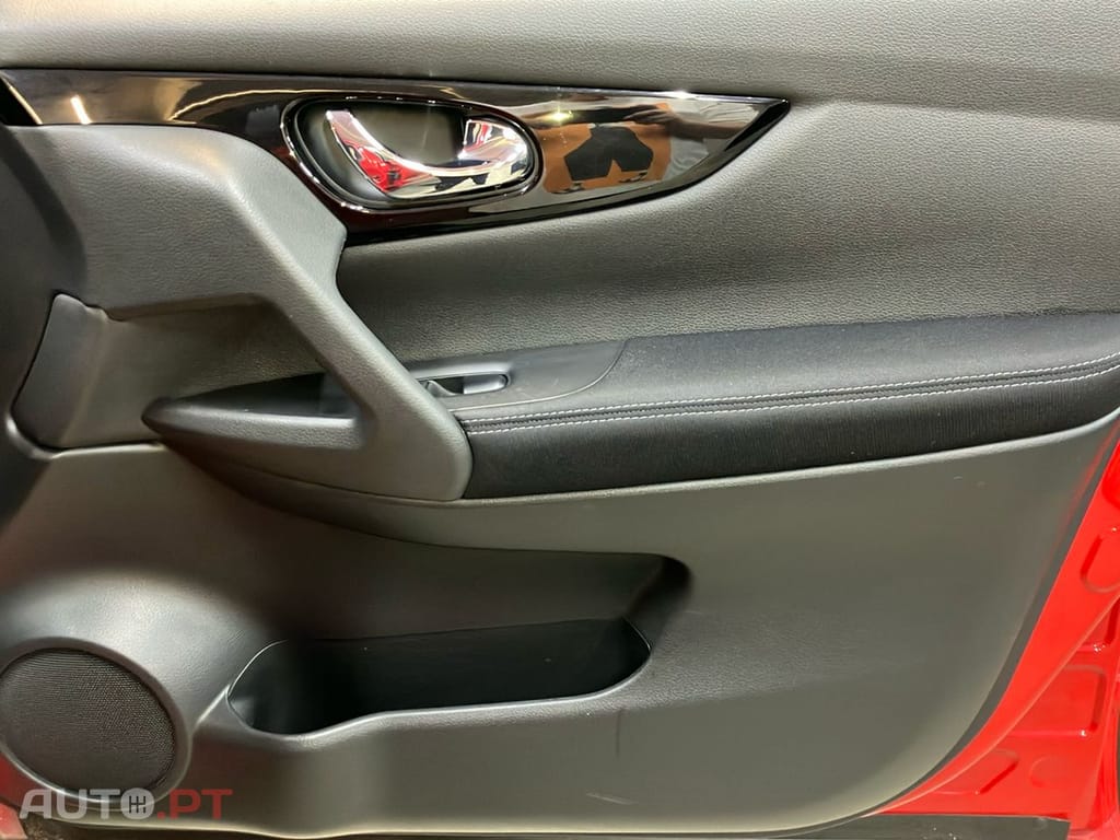 Nissan Qashqai 1.6 dCi N-Connecta J18