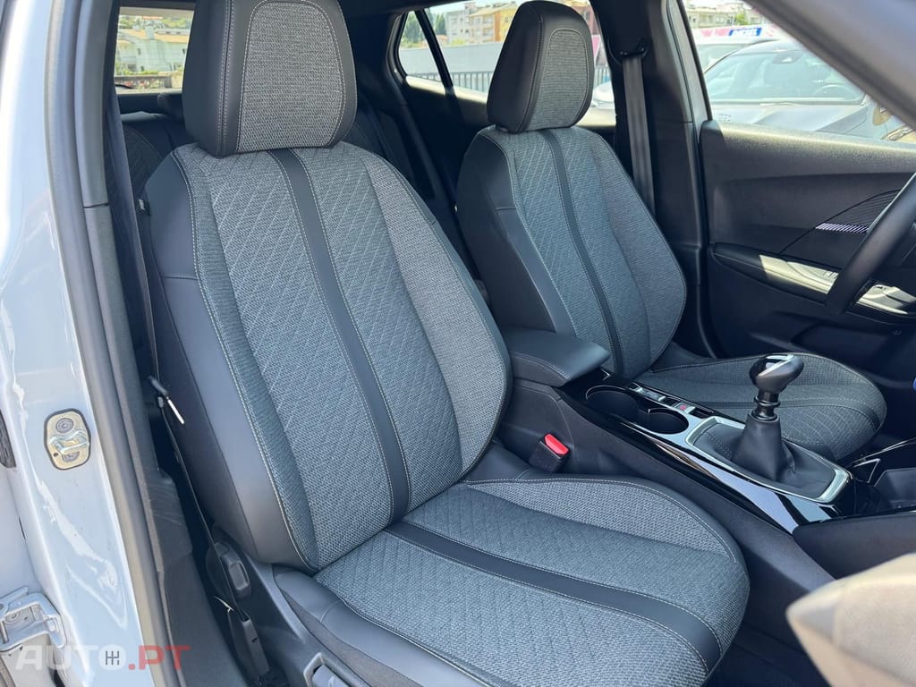 Peugeot 2008 1.2 PureTech Allure Pack