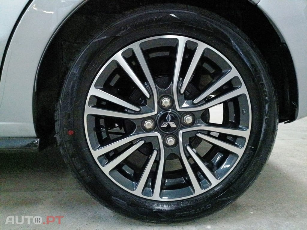 Mitsubishi Space Star 1.2 Intense Connect Edition