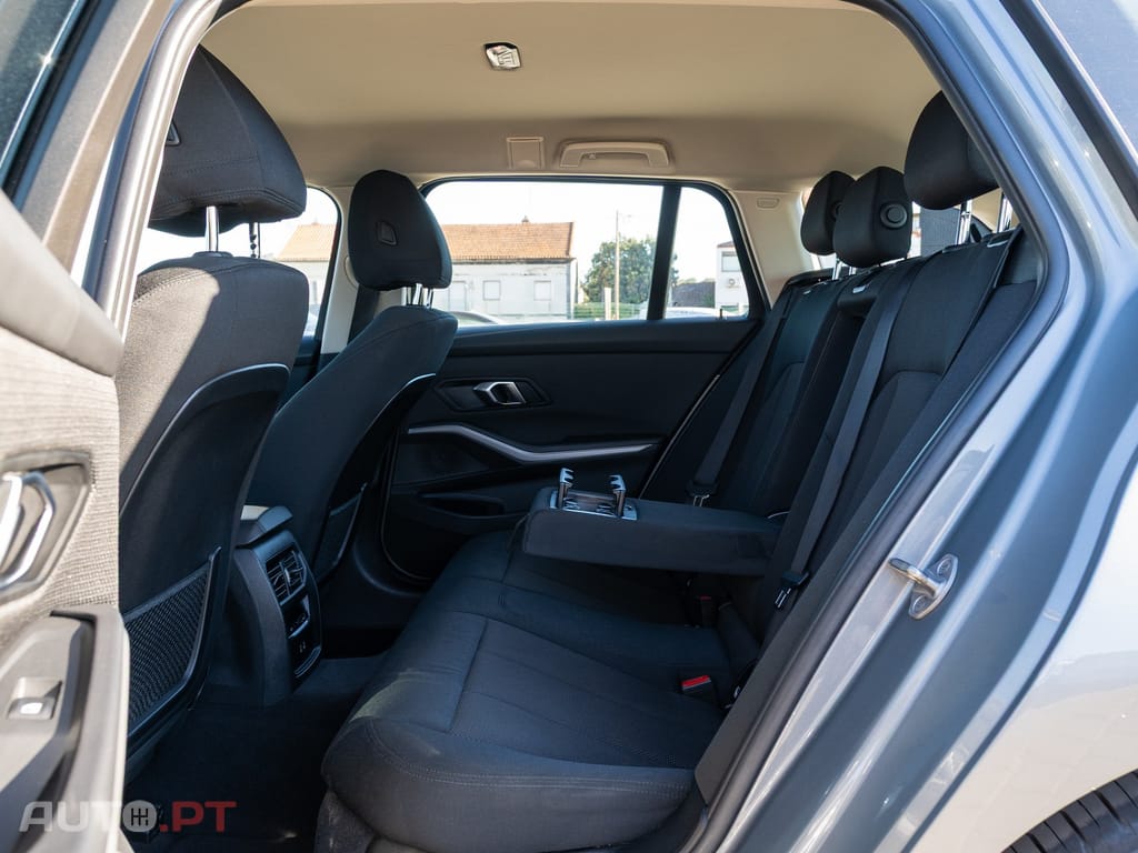 BMW 330 e Auto