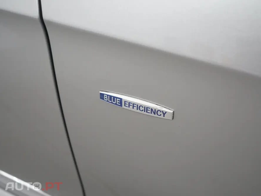 Mercedes-Benz E 220 CDi Avantgarde BlueEfficiency Auto