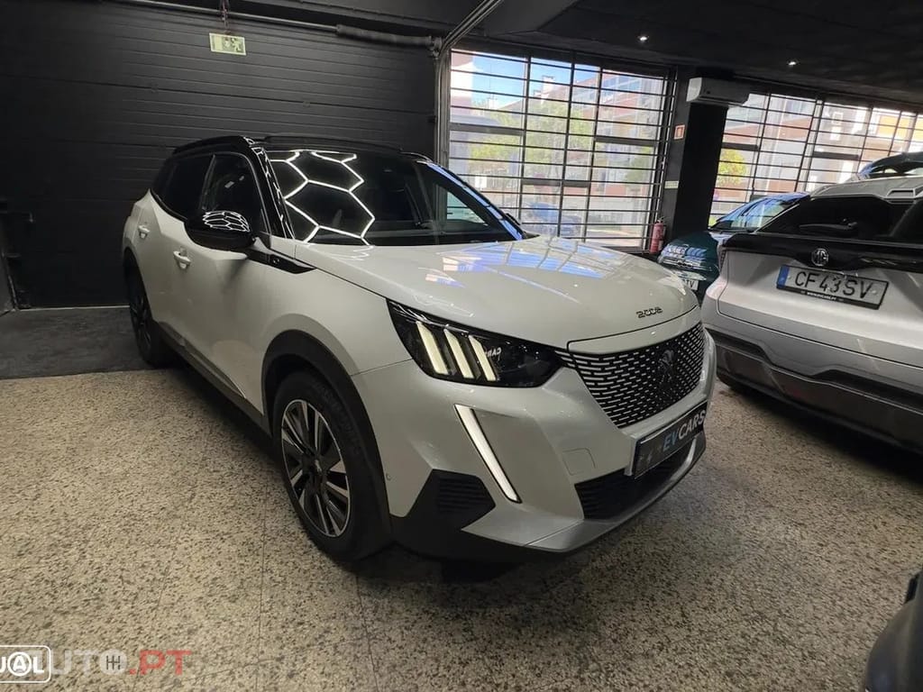Peugeot E-2008 GT+