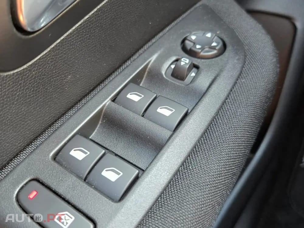 Peugeot E-208 50 kWh Allure ( COMERCIAL )