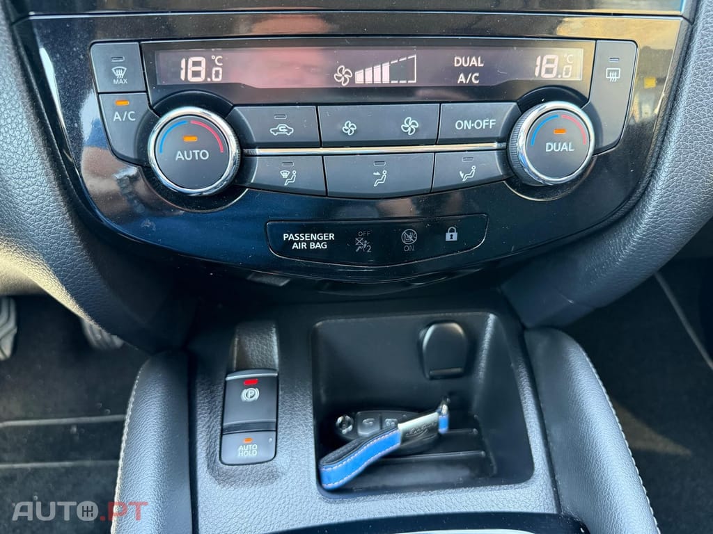 Nissan Qashqai 1.3 DIG-T N-Connecta J18 Led