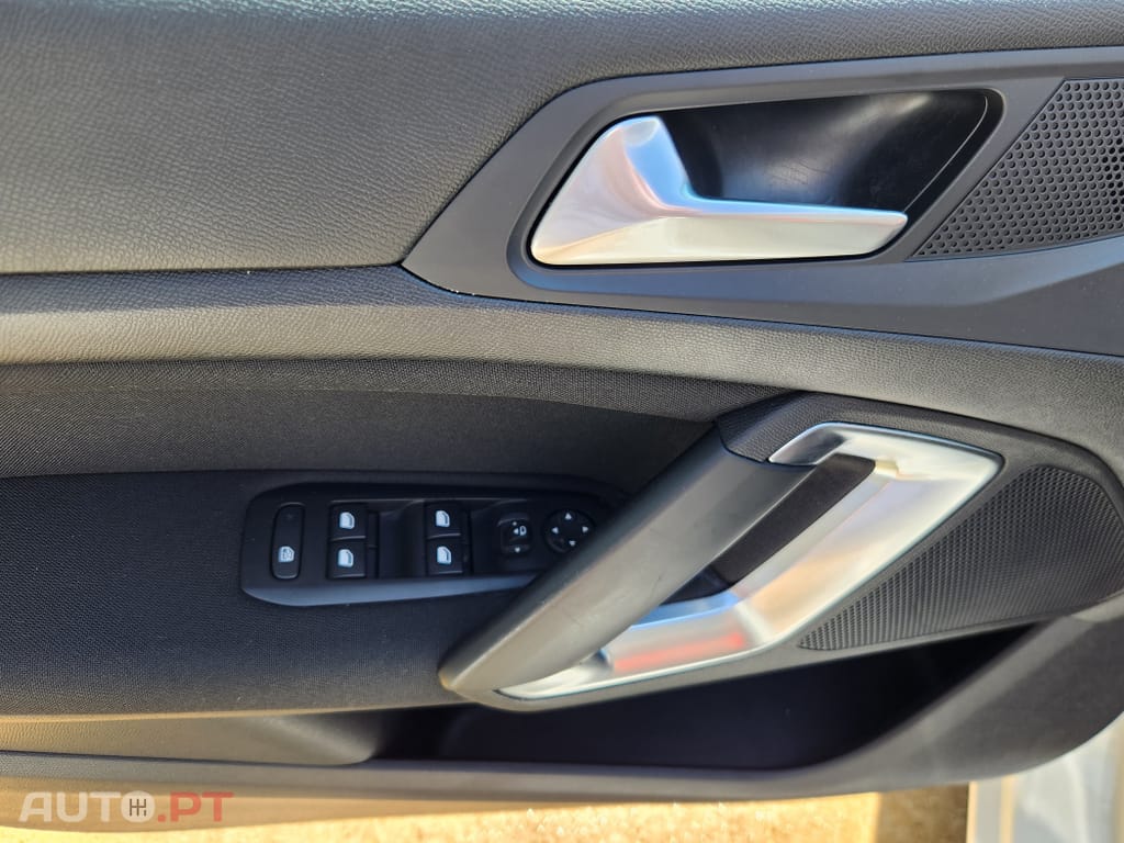 Peugeot 308 1.6 BlueHDi Style J17