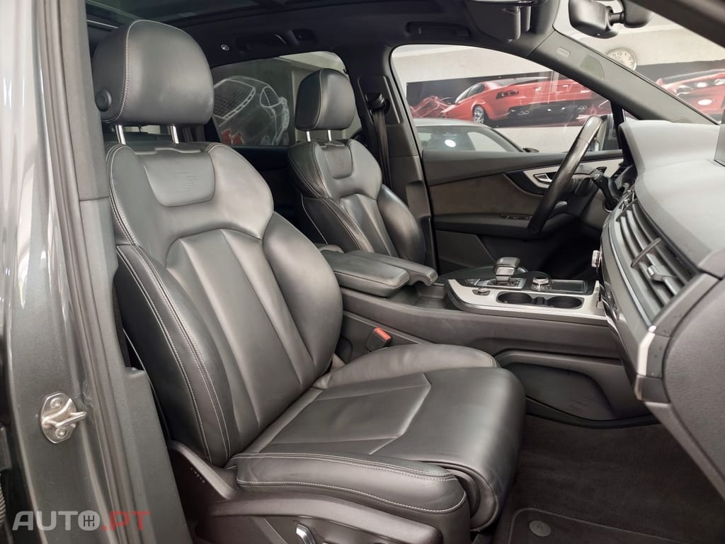 Audi Q7 3.0 TDi quattro S-line Tiptronic 7L