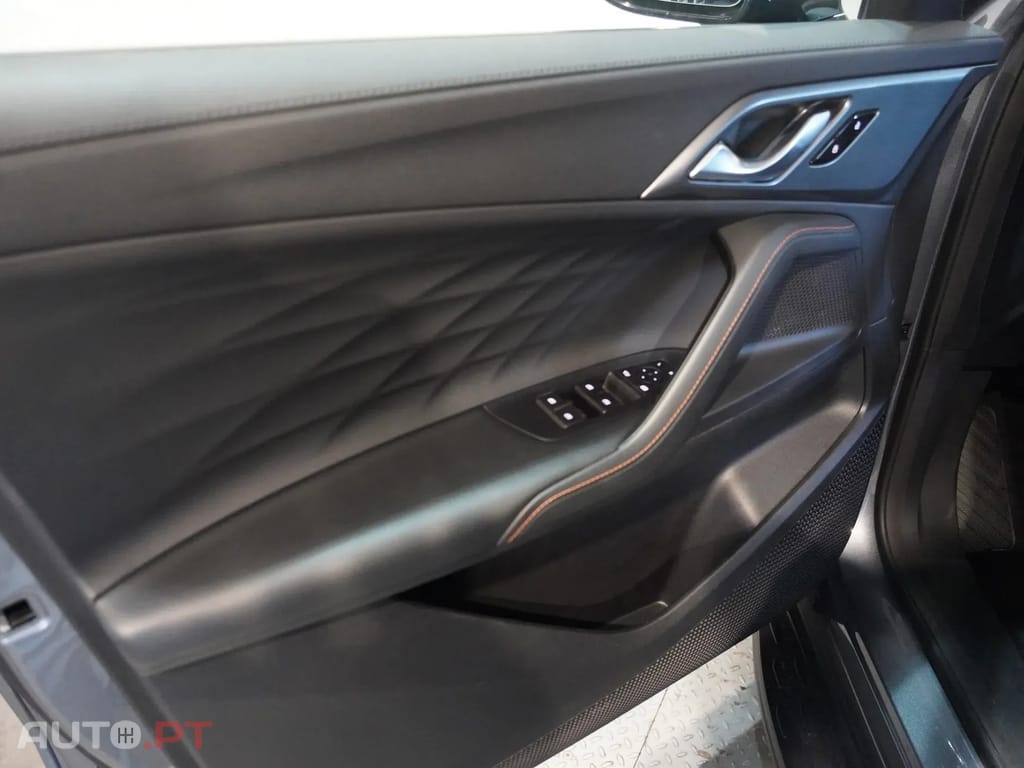 MG HS 1.5 T-GDI Plug In Hybrid Luxury