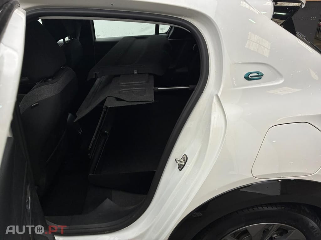 Peugeot E-208 50 kWh Active Pack