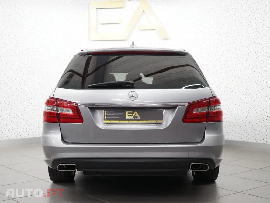 Mercedes-Benz E 220 CDi Avantgarde BlueEfficiency Auto