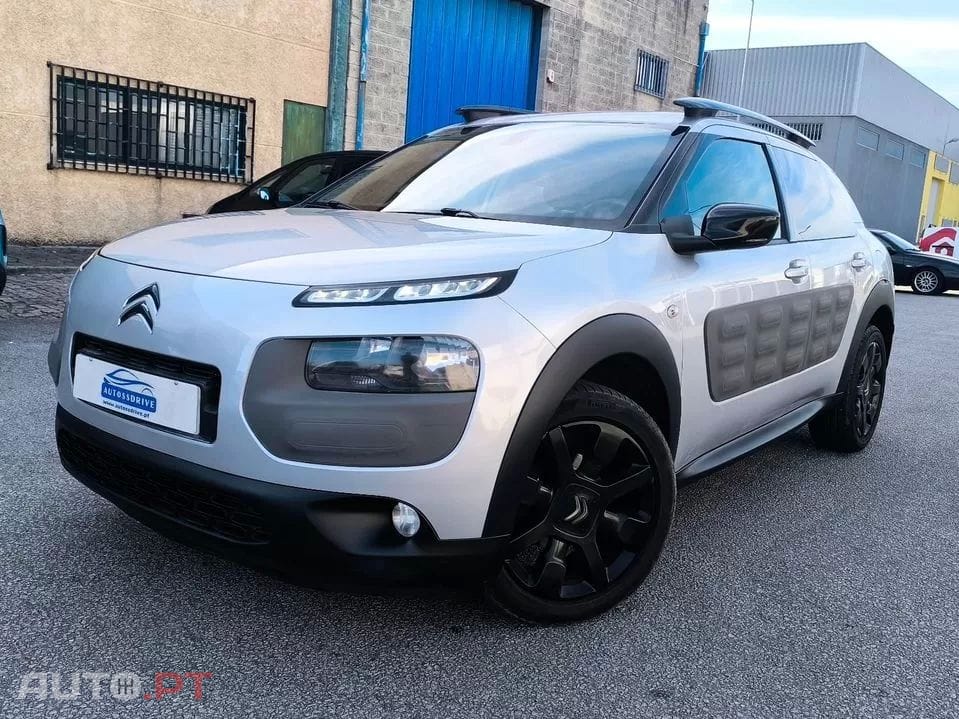 Citroën C4 Cactus 1.6 BlueHDi Shine ETG6 — fotografia 17