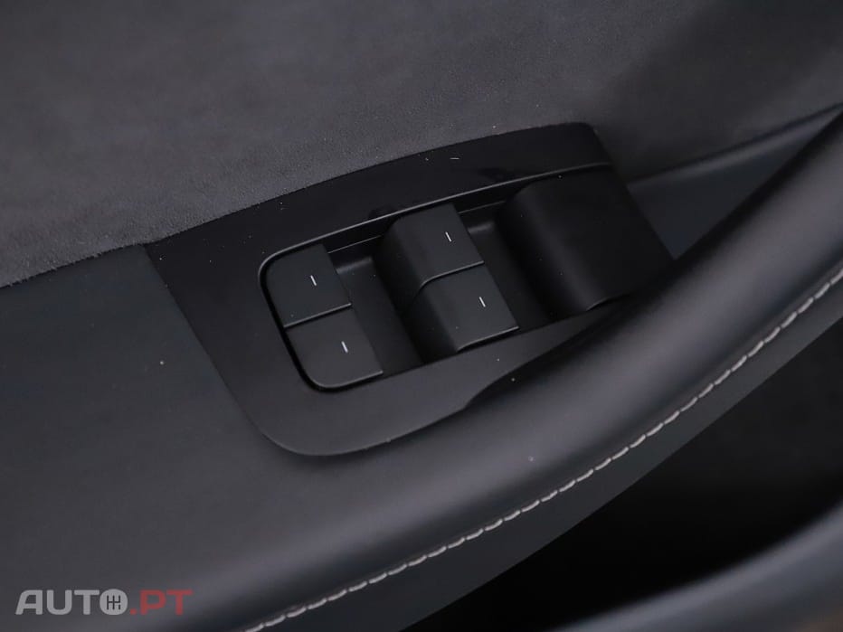 Tesla Model Y Long-Range RWD