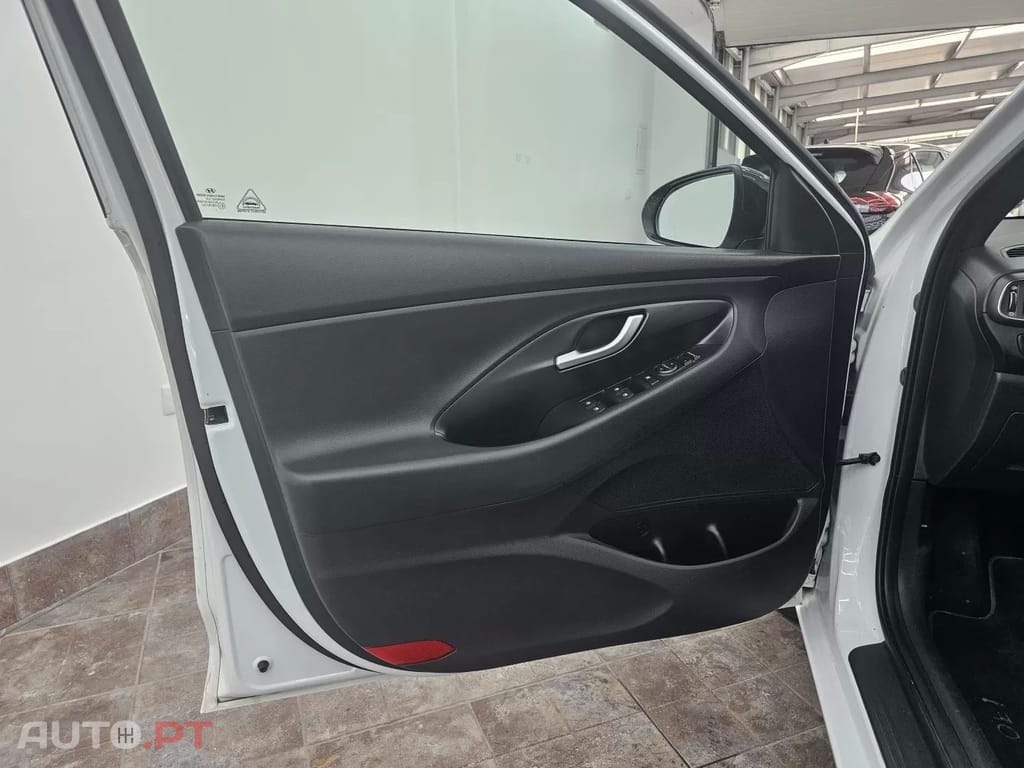 Hyundai i30 1.0 T-GDi Comfort+Navi — fotografia 12