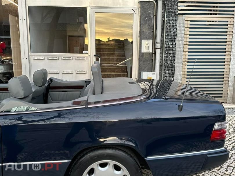 Mercedes-Benz 300 CE-24 Cabriolet