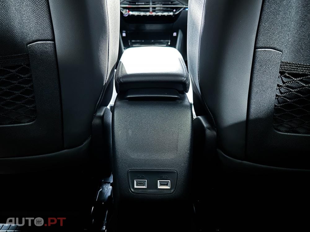 Peugeot E-2008 54 kWh GT