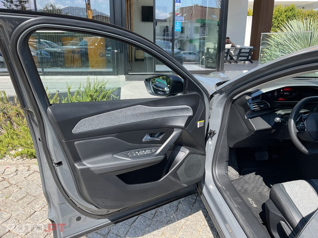 Peugeot 408 1.2 PureTech Allure EAT8