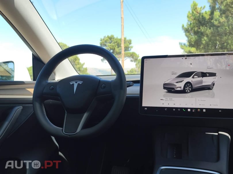 Tesla Model Y SR RWD — fotografia 16